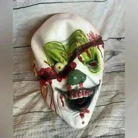 Bloody clown Halloween mask - Picture 1 of 5